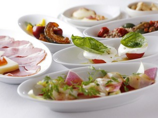 多種多彩な前菜が魅力「プーリア風前菜各種取り合わせ」