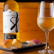 すっきりした白、熟成したブルゴーニュと寿司に合うワインも豊富