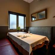 洗練された個室空間で美食を楽しむ、もてなしの一席