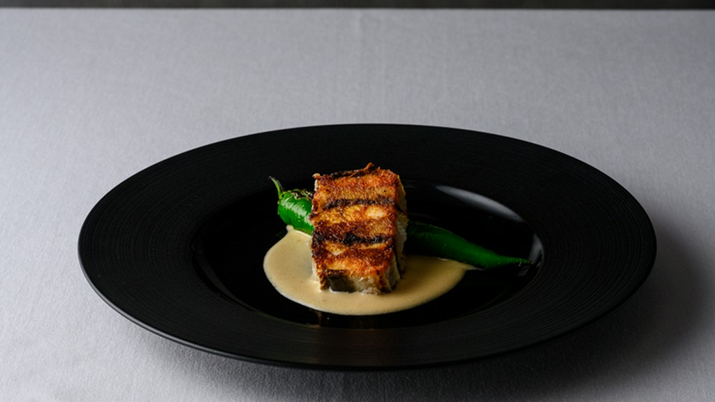 『スペシャリテ！　香ばしく焼いた鰻と里芋のテリーヌ　白ワインソース』