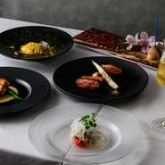 イタリアンやフレンチといったスタイルにこだわることなく、厳選した食材にあわせ、丁寧に一皿を仕上げています。野菜や魚介、肉などをバランスよく堪能できる、【KINOE】の魅力の集大成ともいえる内容です。