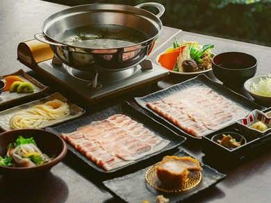 美味しい料理に会話を弾ませ、大切な方達との歓送迎会を