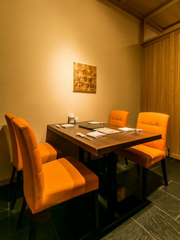 4名から利用できる個室を完備、お祝いやハレの日にも最適です