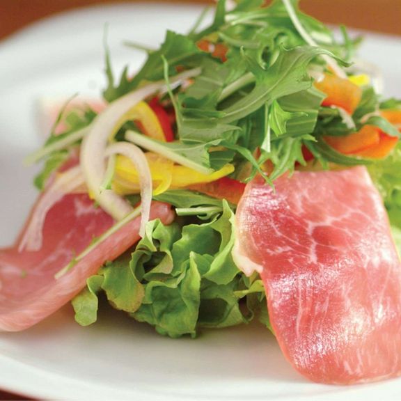 金華豚生ハムサラダ