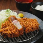 脂と赤身が何層にも重なった特撰部位。脂身がお好きな方にオススメです