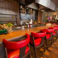 こだわりの食材を使った鉄板焼きをじっくりと味わえるお店です。鉄板焼きは、コースのイメージがあるが、当店は単品も充実しており、宴会や記念日、接待など様々なシーンで利用できます。