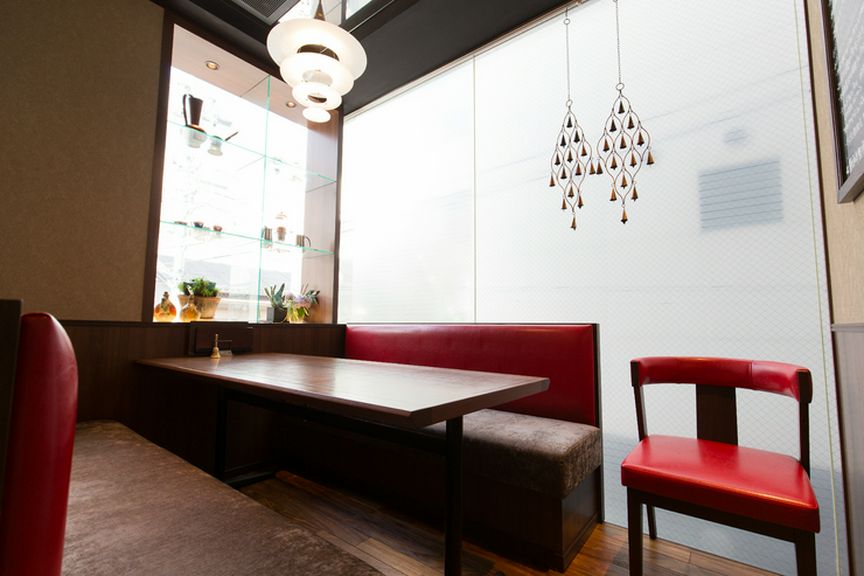 のれんで仕切れる座席は、大切な接待におすすめ