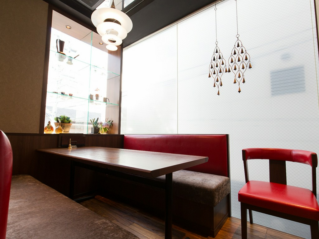 のれんで仕切れる座席は、大切な接待におすすめ