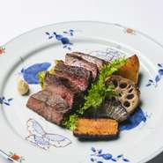 香川県特産の黒毛和牛「オリーブ牛」の中でも、こだわりの生産者さんが育てた金ラベルで雌牛限定のステーキは、他のオリーブ牛とは一味違います！是非一度体験してみて下さい！