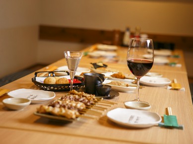 豊富な料理とお酒を、プライベート感あふれる個室で堪能