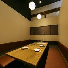 天井が吹き抜けになっていて、開放感のある個室