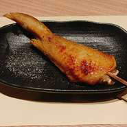 炭火焼でじっくり焼き上げた国産鶏肉使用の安心、おいしい焼き鳥です。
言わずと知れた人気の手羽先です。もっちりジューシーがたまらない一串です
当社オリジナルブレンドの塩コショウがうまみを引き立てます。