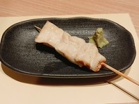 炭火焼でじっくり焼き上げた国産鶏肉使用の安心、おいしい焼き鳥です。
脂肪分が少なくヘルシーな部位です。
わさびを付けて召し上がれ。