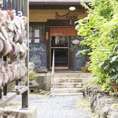 お寺に参拝したら、カフェで一服