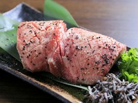 女性ファン多し！一頭から2枚しかとれない希少な『極み厚切りタンステーキ』