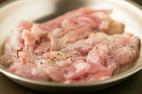 国産鶏を使用　特製塩ダレでいただく『鶏セセリ』