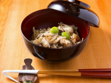 心がほっと温かくなる、許都のおばんざい『山いも吉野くずかけ』