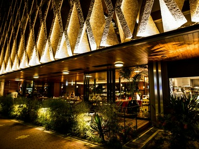 店外からスタイリッシュな空間でデートも最高潮に