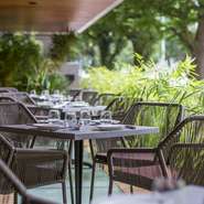 ランチ、ディナーはもちろん、8：00～10：30までは朝食、15：00～17：00はカフェとしてオープンしているので、白金での「待ち合わせ」や「語らいの席」として様々に利用できます。