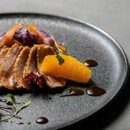 ※メニューは仕入状況等により変更となる場合がございます。予めご了承下さい。
※お席のお時間は2時間とさせていただきます。
※アレルギー食材がございます場合は事前にお知らせくださいます様お願い致します。
※ベビーカー・ベビーチェアはテラス席へご案内することが出来かねます。