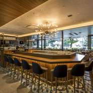 ・エスプレッソ　480円
・カプチーノ　600円
・カフェラテ（アイス・ホット）600円
・カフェモカ（アイス・ホット）600円
・ココア（アイス・ホット）600円
・マサラチャイティーラテ（アイス・ホット）650円
・スリランカ　500円
・白桃烏龍茶極品　600円
・オーガニックマテグリーン　500円
・オレンジジュース　600円
・グレープフルーツジュース　600円
・ジンジャエール　500円
・トマトジュース　550円
・ペリエ　550円