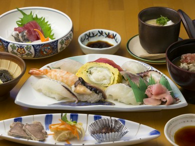 いろいろな味を楽しめる『寿司御膳』