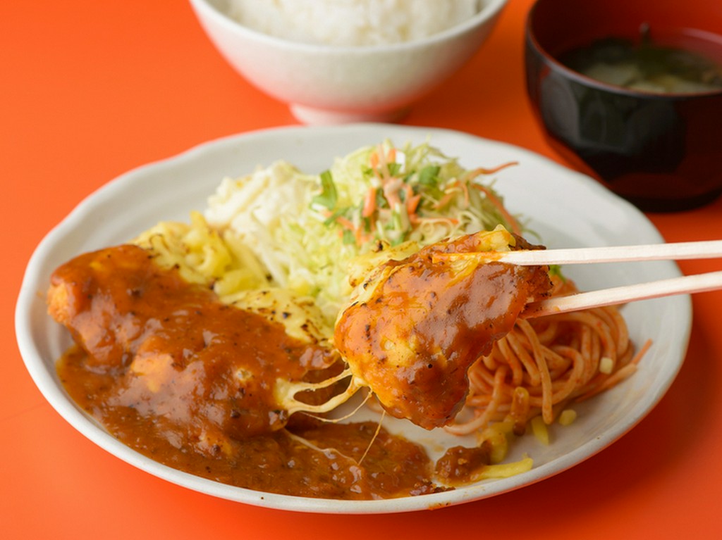 トローリとしたチーズが濃厚な味わい『チキンカツチーズ焼き定食』