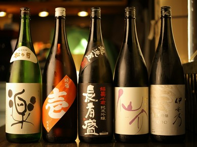 新潟と灘の酒を筆頭に、料理に合う選りすぐりの日本酒を揃える