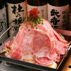 インパクトのある名物『北海道産黒毛和牛　肩ロース　くずし鍋』