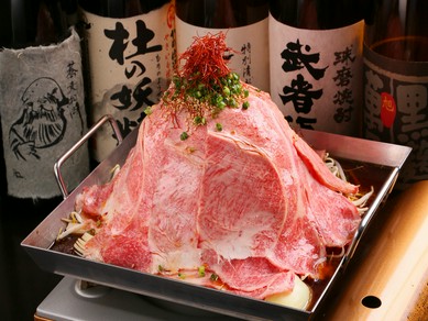 インパクトのある名物『北海道産黒毛和牛　肩ロース　くずし鍋』