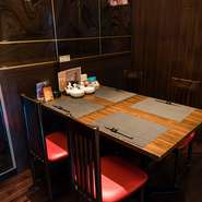 人数に合わせてパーテーションで区切れる個室がうれしい。2名様～60名様まで人数に合わせて自由に仕切ることが出来るので、プライベート空間でゆったり食事ができます。