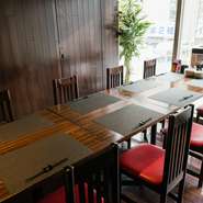 中華料理店らしくない内装の、こだわりのインテリアに注目です。明るくてオシャレな店内は、肩肘張らずにくつろげる雰囲気でデートにもぴったりです。
