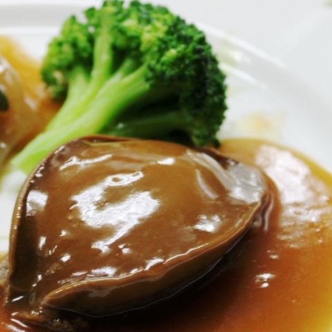 Perfect for entertaining or anniversaries ◇ Using carefully selected ingredients from Executive Chef Tomii ◇ Special course (food only) 27,500 yen per person