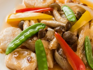 鮮度の良い生のホタテをたっぷり使った『ホタテのXO醤炒め』