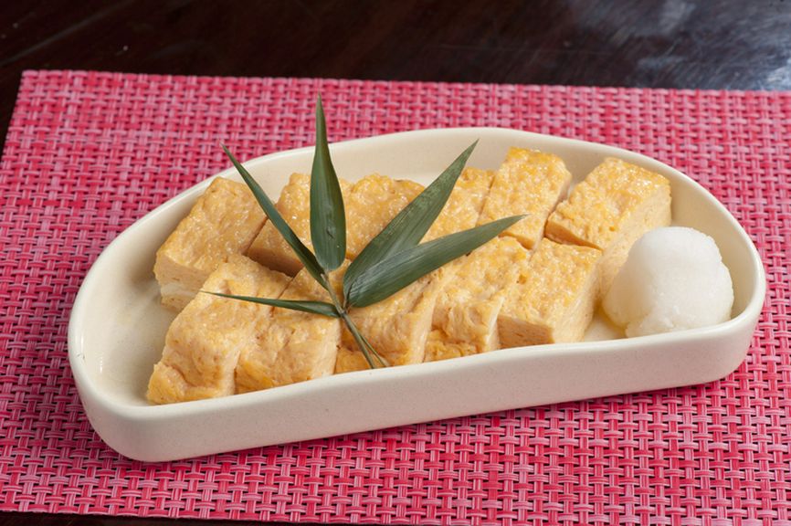 一番出汁のほんのりとした甘みと、玉子のふんわりした食感が口の中いっぱいに広がる『玉子焼き』