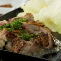 旨みが強く、ぷりぷりでジューシーな地鶏