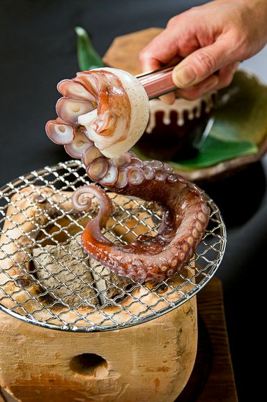 "蛸壷"活たこ足一本脚踊り焼き 〜生きているから、動く!踊る!〜