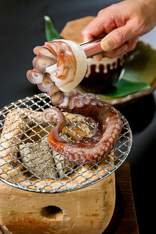 "蛸壷"活たこ足一本脚踊り焼き　～生きているから、動く！踊る！～