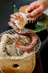 "蛸壷"活たこ足一本脚踊り焼き　～生きているから、動く！踊る！～