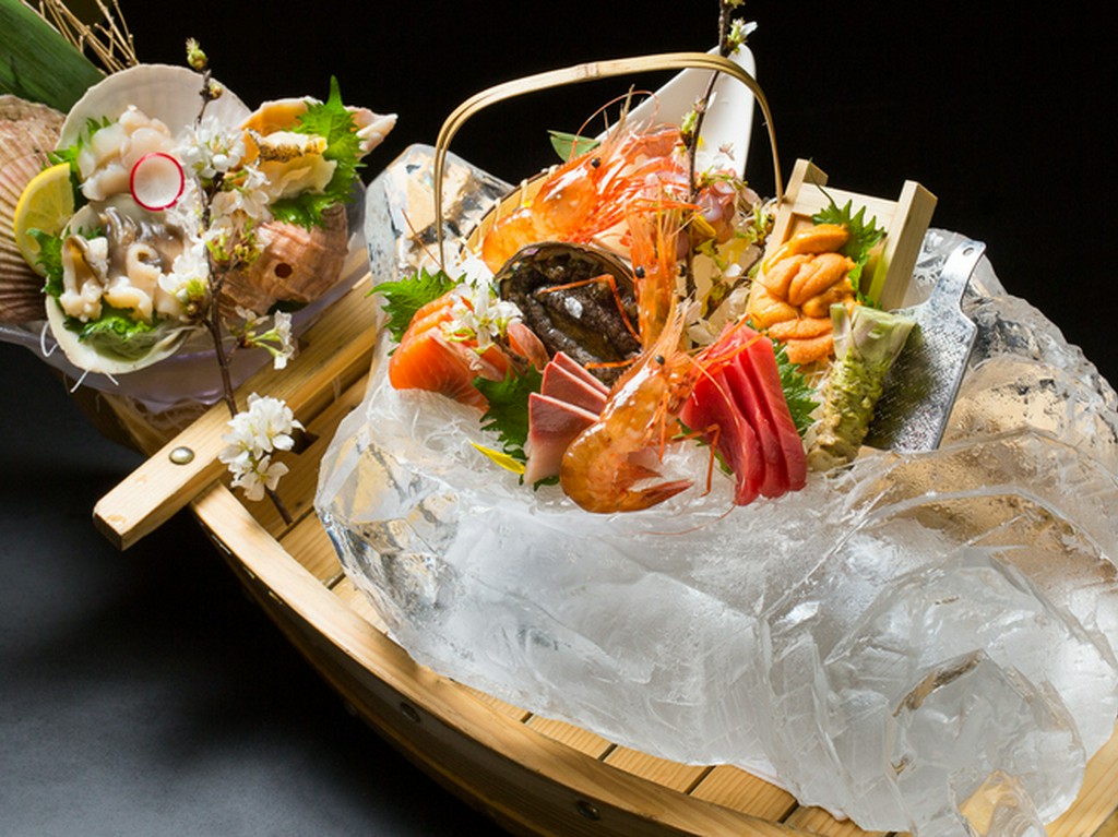 【感動！氷鉢盛り】なまら大漁盛り（２人前4600円）（３人前　6600円）