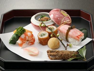 多彩な料理を楽しめる一皿『八寸』