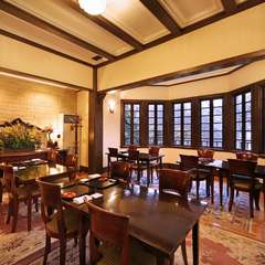 広々とした空間で食事をゆったりと満喫