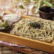 新潟県産こしひかり・おにぎり2個・小鉢・香の物付き1200円