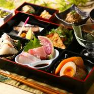 小鉢・二点小鉢・香の物・お椀・甘味付き