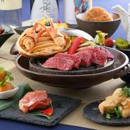 【タパス料理】料理長おすすめ3品
【サラダ】自家製ローズヒップドレッシング
【メイン料理】黒毛和牛と野菜&香住蟹の宝楽焼　
【パン】仏AOP認証クロワッサン等
又は【御飯物】焼きおにぎり出汁茶漬け
【デザート】