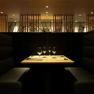 大人な空間にてゆったりと和モダン料理をお愉しみ頂けます。