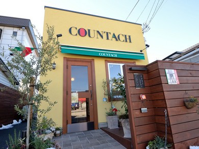 開放的な空間でゆっくりとくつろぎながら食事タイム