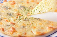 4種のチーズとピッツア