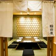 2人から使える少人数用の個室から、22人までと大人数でもOKな大型個室までバリエーション豊富な個室が揃っており、人数に合わせて利用可能。個室ならではの落ち着ける空間で、蔵元のおいしい日本酒を堪能できます。