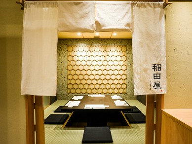 大小様々な個室が揃った、使い勝手のよいおしゃれな呑み処